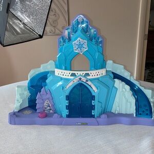 Fisher Price Little People Disney Frozen Elsa's Ice Palace Castle Playset